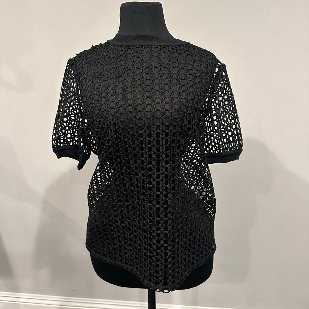 Elie Tahari Women’s Crochet Black Shortsleeved Shirt Size Medium